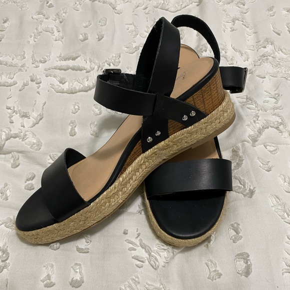 Tommy Bahama Shoes - Tommy Bahama Platform Sandals